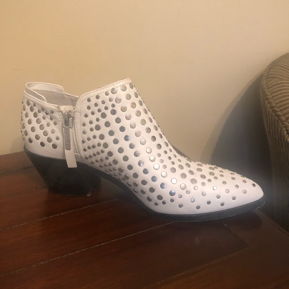 i.State white studded  Ladies boots - Picture 3 of 7